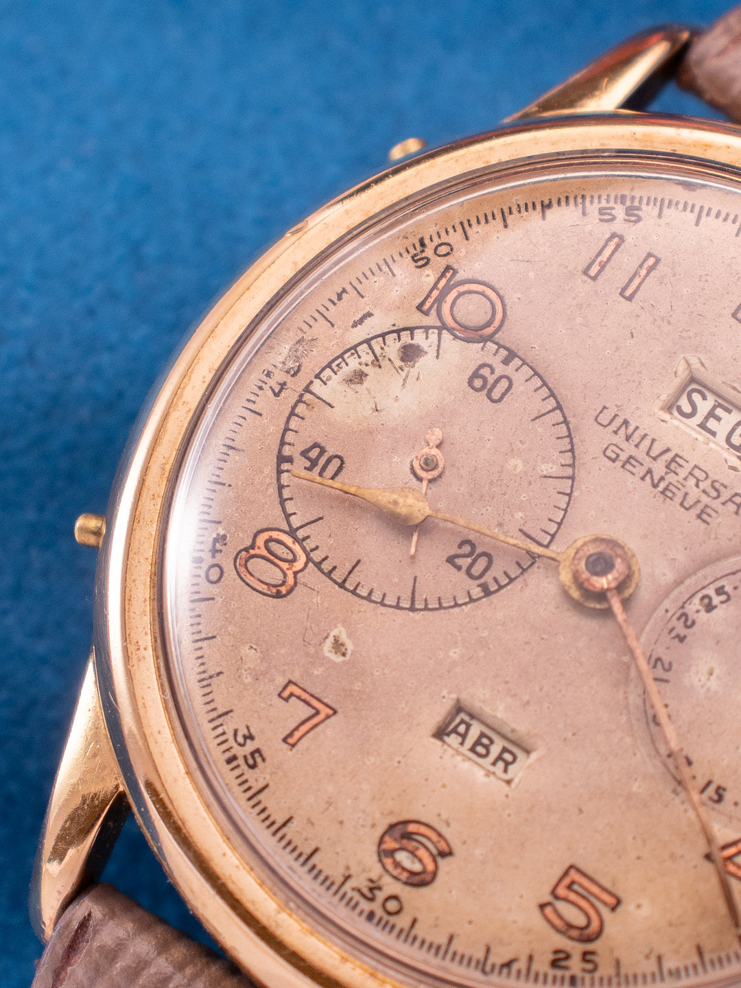 UNIVERSAL GENEVE TRIPLE DATE 36mm